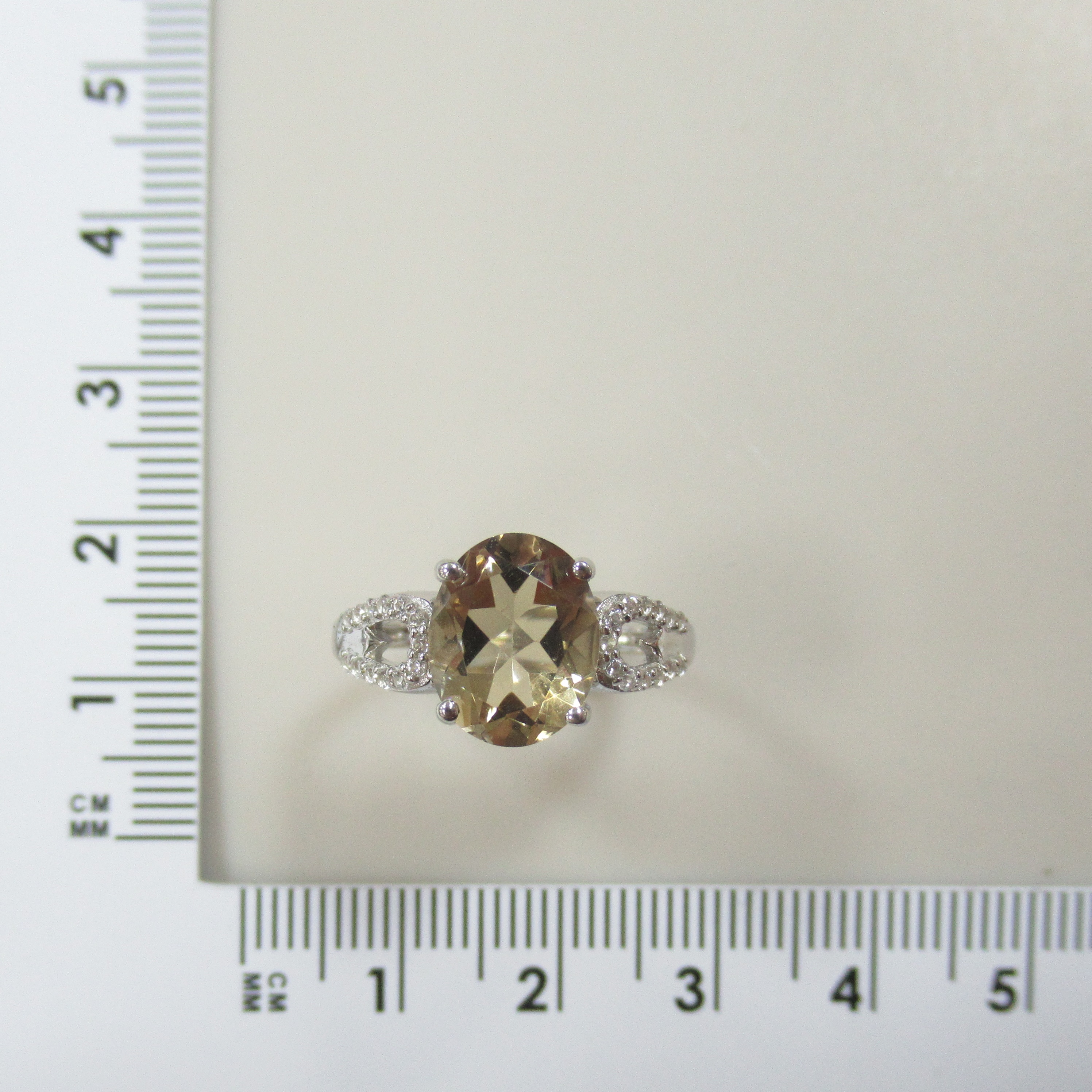 Серебряное кольцо с кварцем